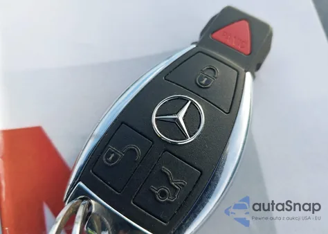 2018 Mercedes-Benz C 300 4Matic z USA, uszkodzony, nr VIN 55SWF4KB7JU265935